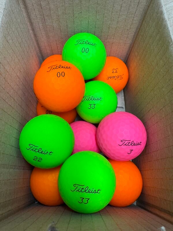 12 TITLEIST VELOCITY MIXED COLOURS PEARL/A LAKE BALLS