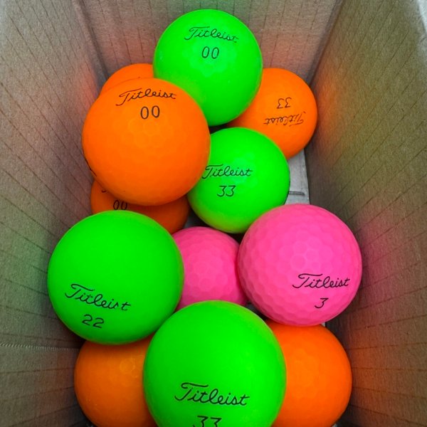 12 TITLEIST VELOCITY MIXED COLOURS PEARL/A LAKE BALLS